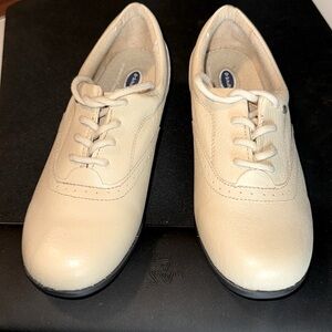 Like NEW Dr Scholl’s Size 8.5 M Women’s golden tan color